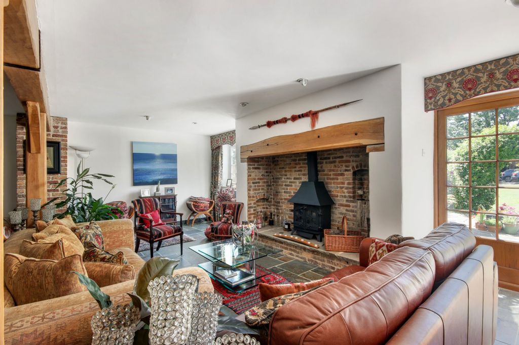Property photo 3 of 28 Sitting Room