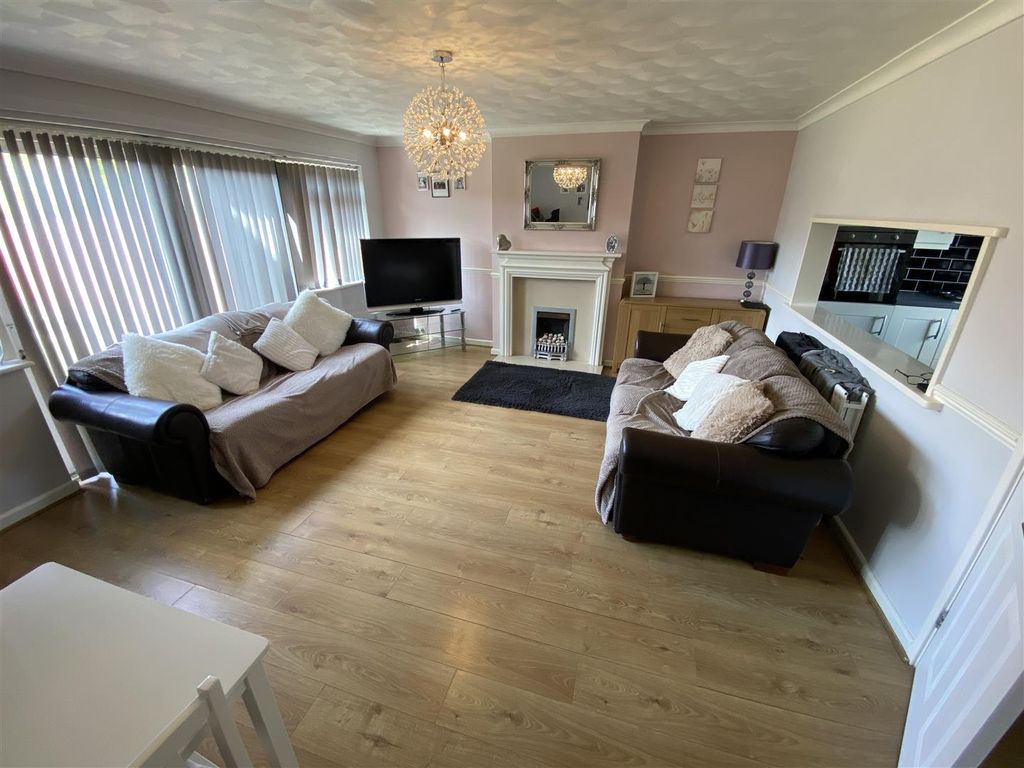 Property photo 2 of 9 Lounge / Diner