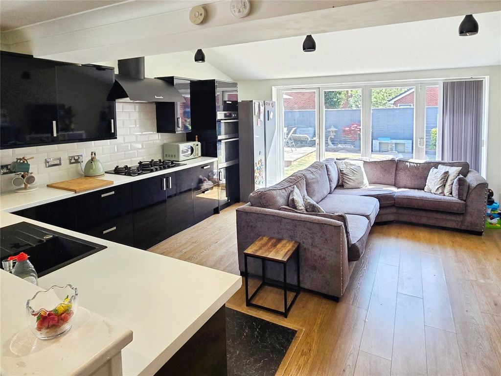 Property photo 1 of 17 Dining Kitchen
