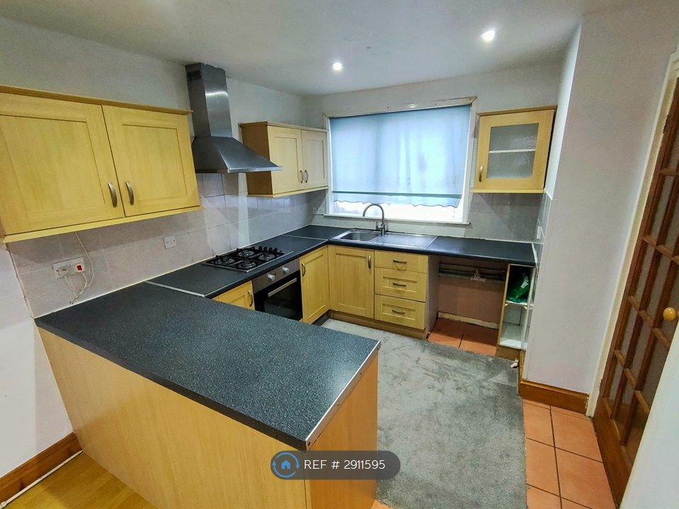 Property photo 3 of 9 Kitchen