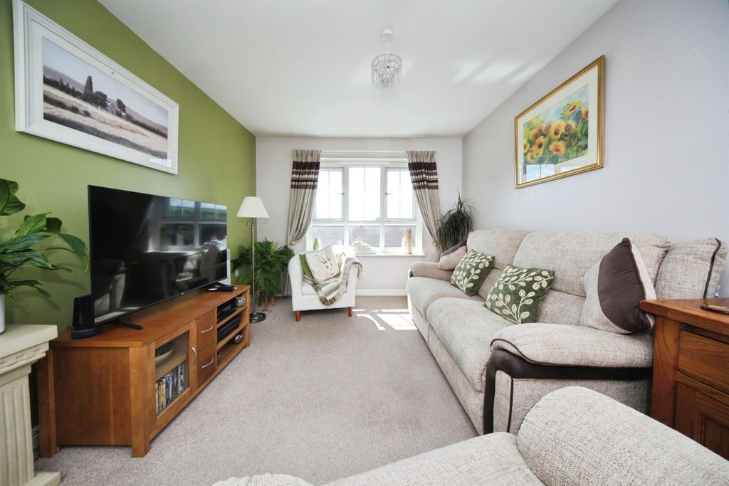 Property photo 3 of 16