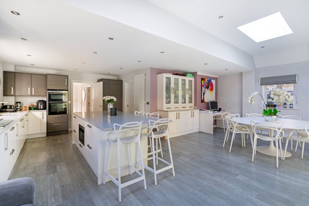 Property photo 2 of 17 Picture No. 05