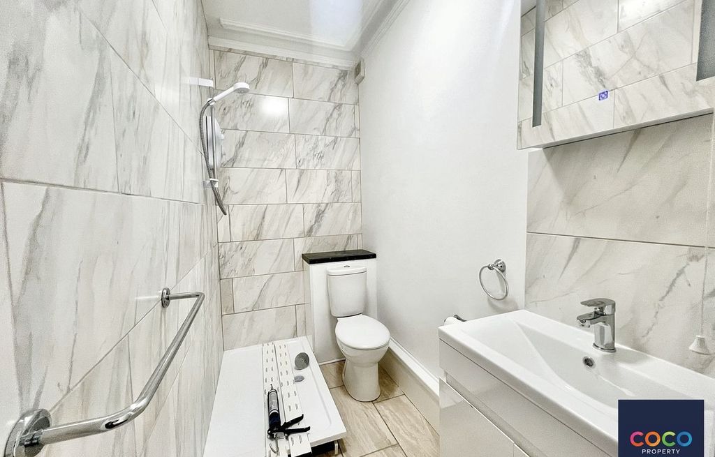 Property photo 3 of 8 4863804