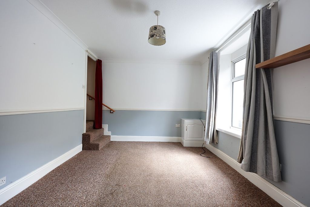 Property photo 3 of 11 4486122