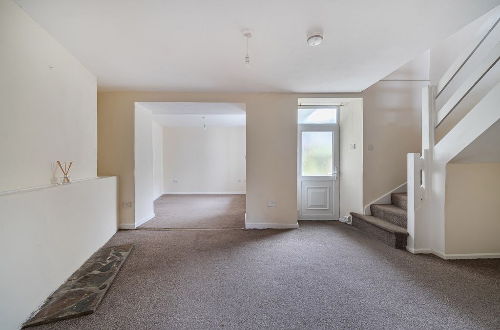 Property photo 3 of 14 1403991-7-6973780...