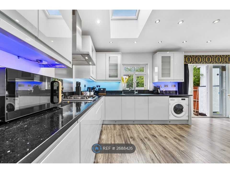 Property photo 2 of 22 Kitchen