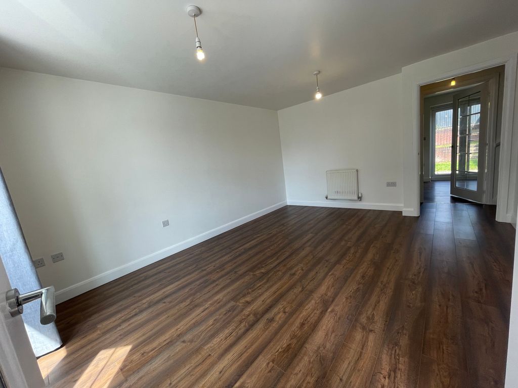Property photo 3 of 12 Img_4468