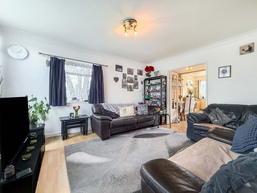 Property photo 2 of 10 4928685