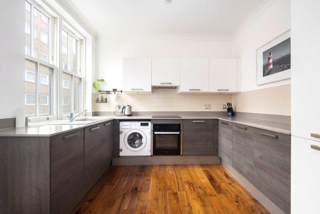 Property photo 2 of 10 Kitchen