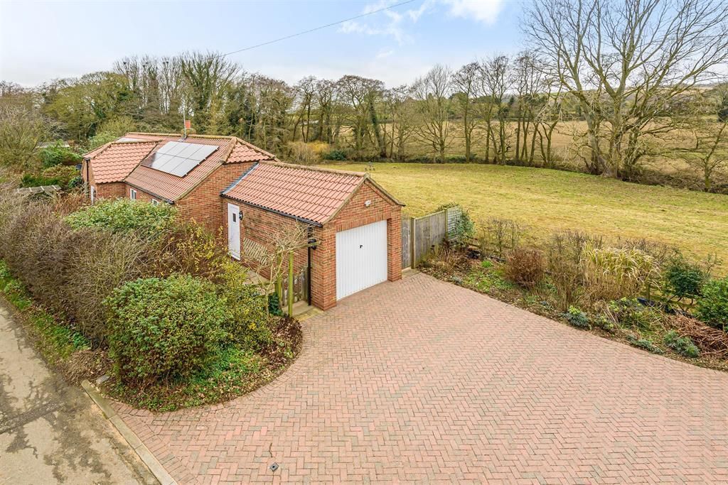 Property photo 2 of 18 Garage Workshop