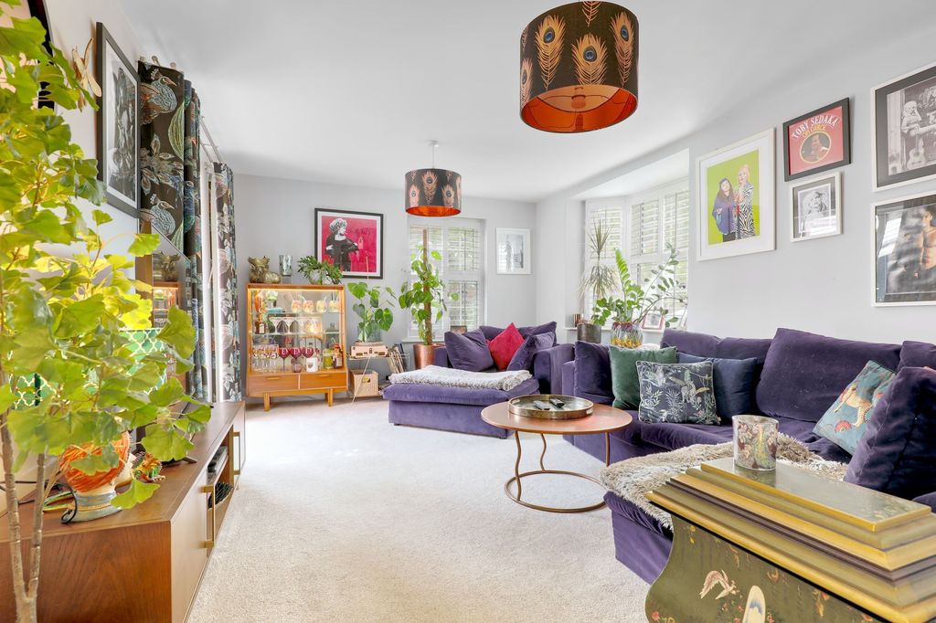 Property photo 2 of 19