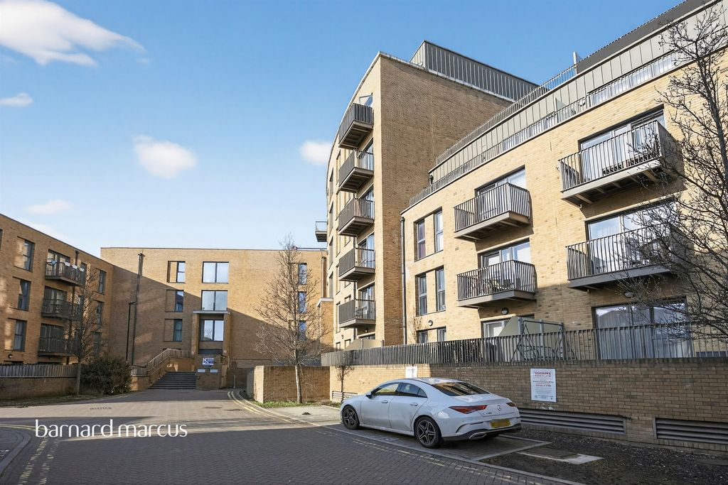 Property photo 1 of 20