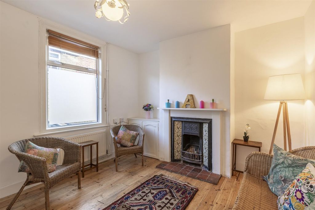 Property photo 3 of 25 Living Room