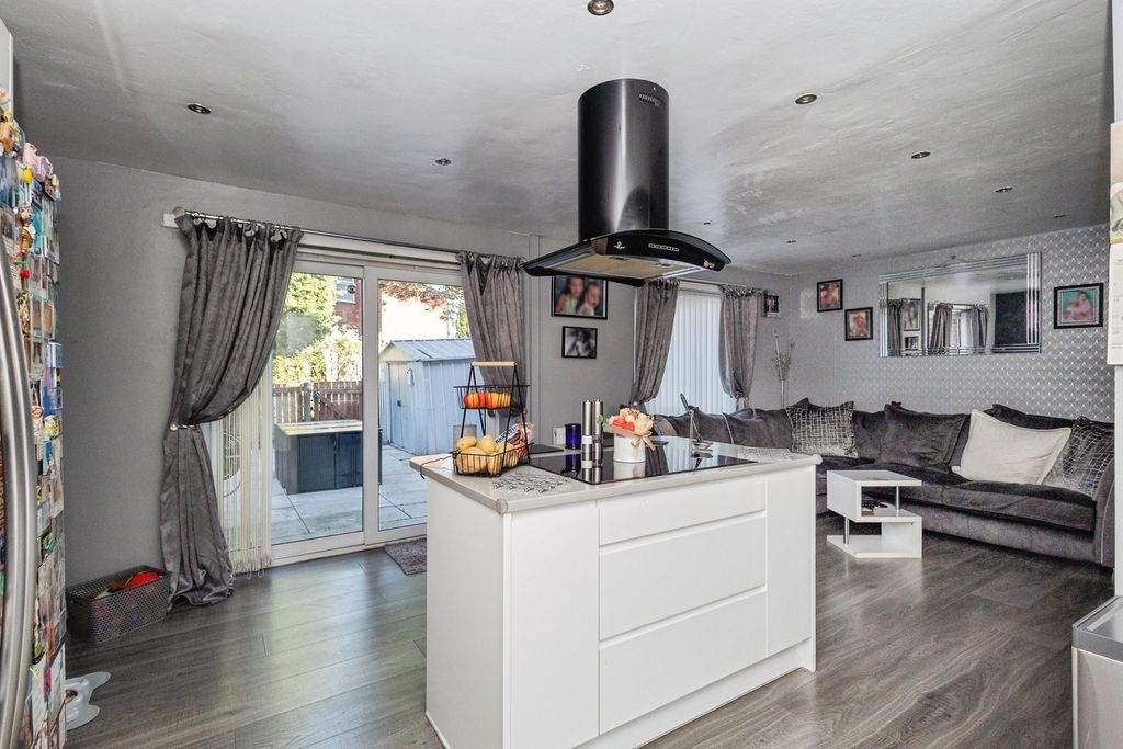 Property photo 3 of 17 Photo