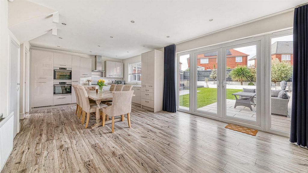 Property photo 2 of 28