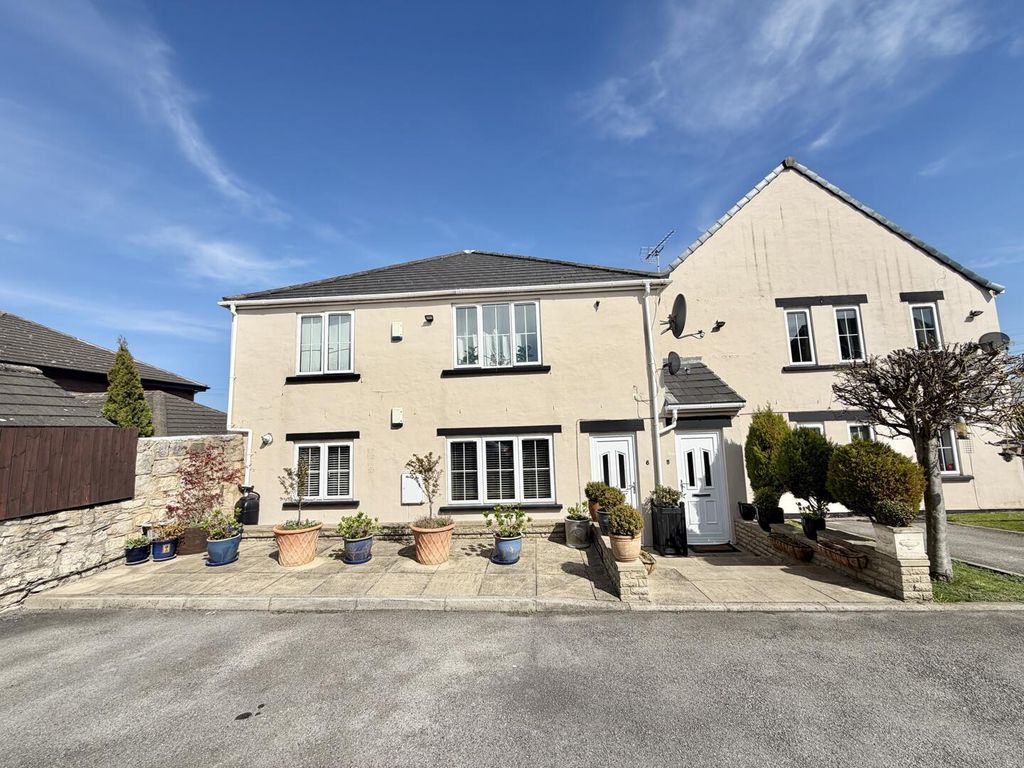 Property photo 1 of 12 Front (Exterior)