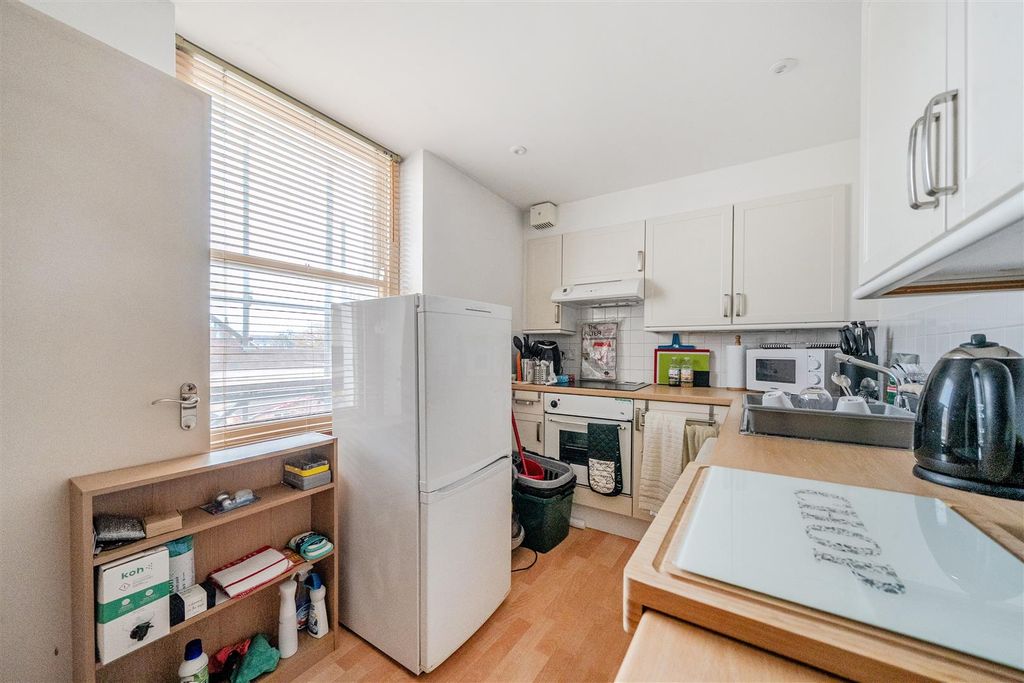 Property photo 3 of 10 1375984-13-690c8302Ea05c.Jpg