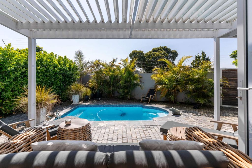 Property photo 2 of 43