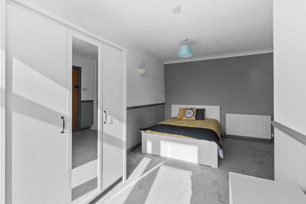 Property photo 2 of 10 0033