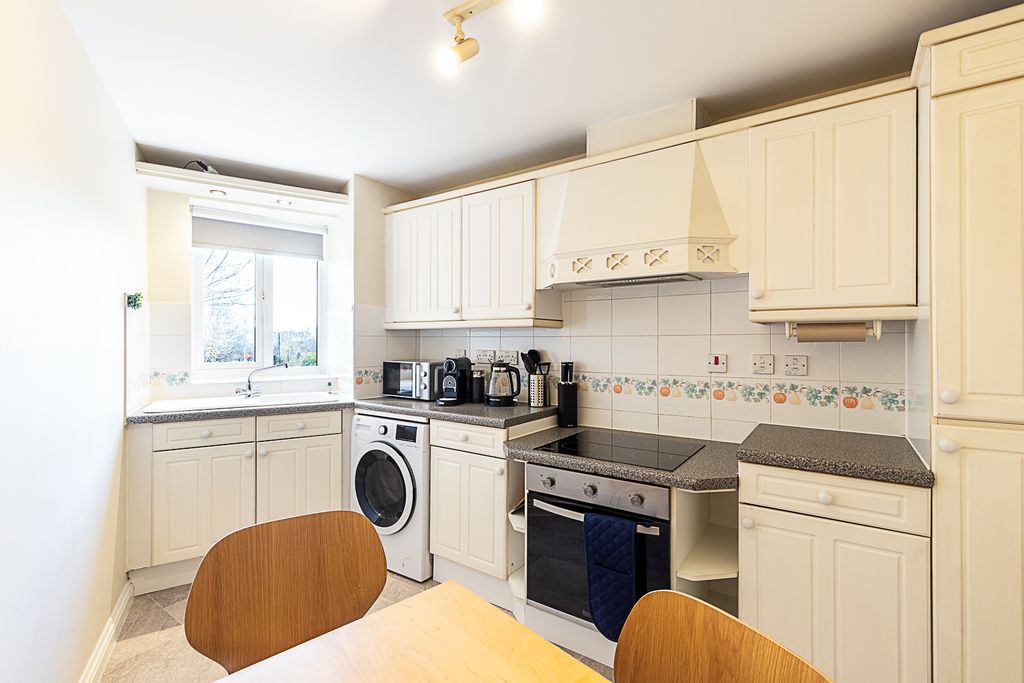 Property photo 3 of 25