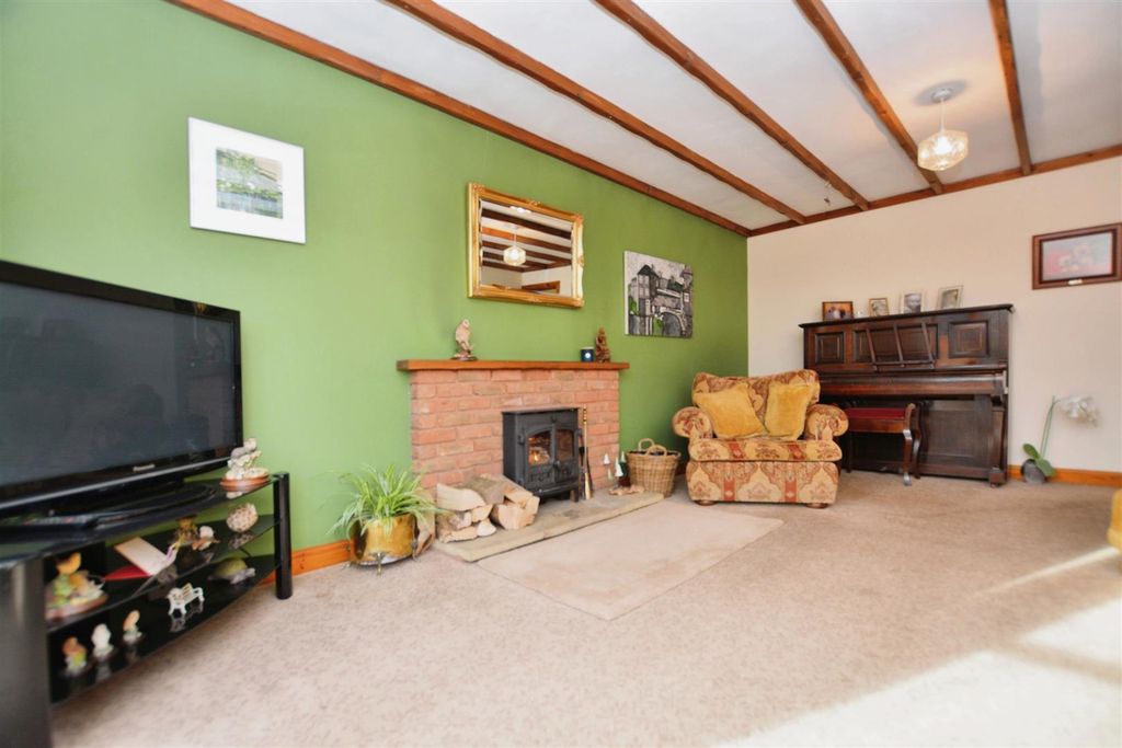 Property photo 3 of 21 Living Room