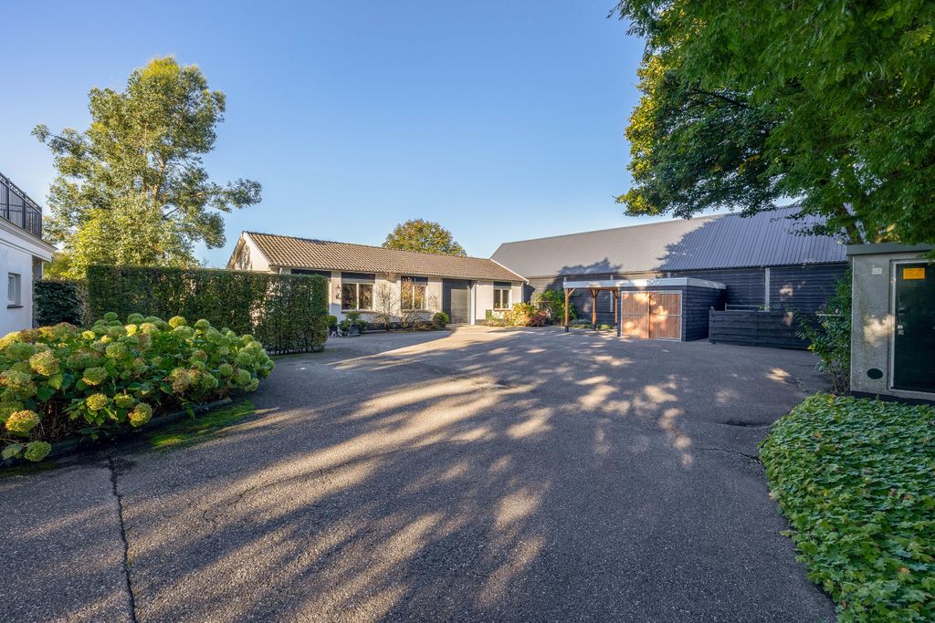 Property photo 2 of 66