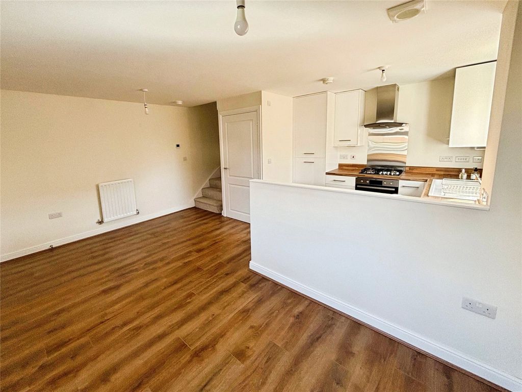 Property photo 2 of 9 Living/Kitchen