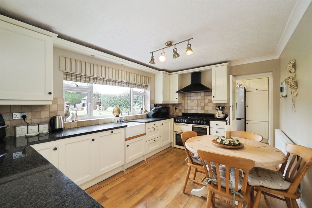 Property photo 3 of 26