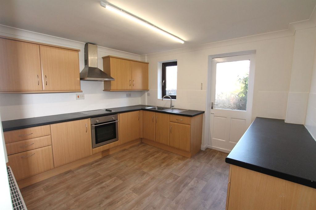 Property photo 2 of 18 (Main)