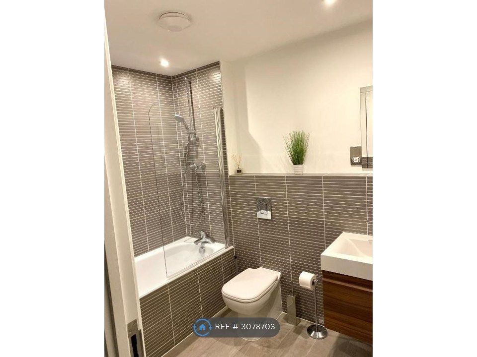 Property photo 3 of 6 Bathroom