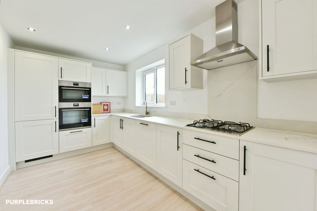 Property photo 2 of 19 Kitchen/Dining Room