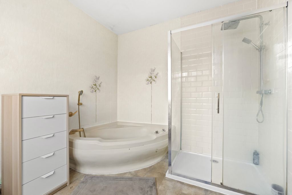 Property photo 3 of 13 Gallery