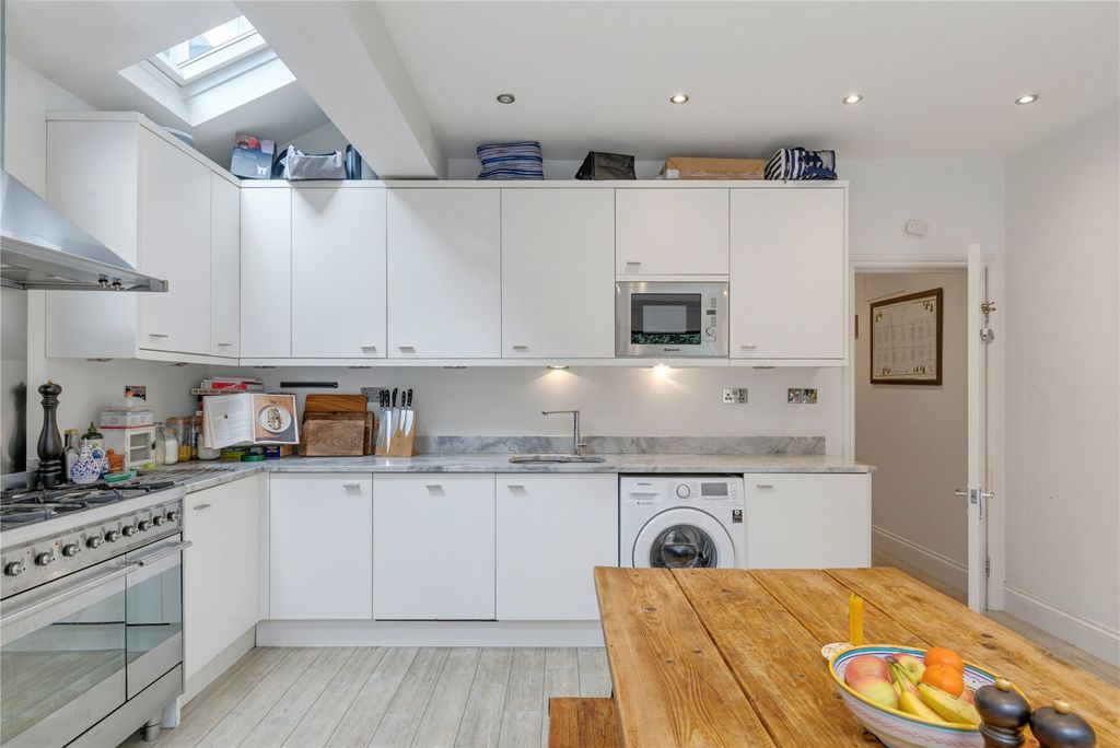 Property photo 2 of 11 Picture No. 23