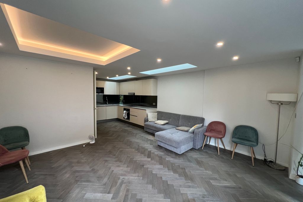 Property photo 2 of 6 2 Porteus Apartments, 75 Britannia Road, London, Sw6 2Jr