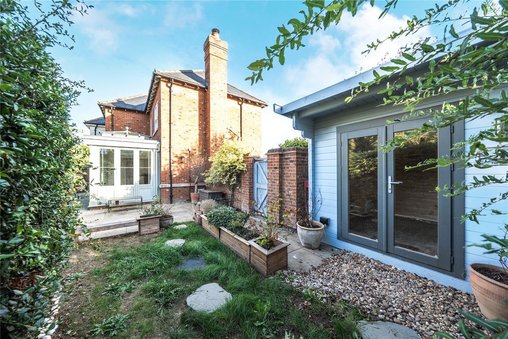 Property photo 3 of 21 Picture No. 11