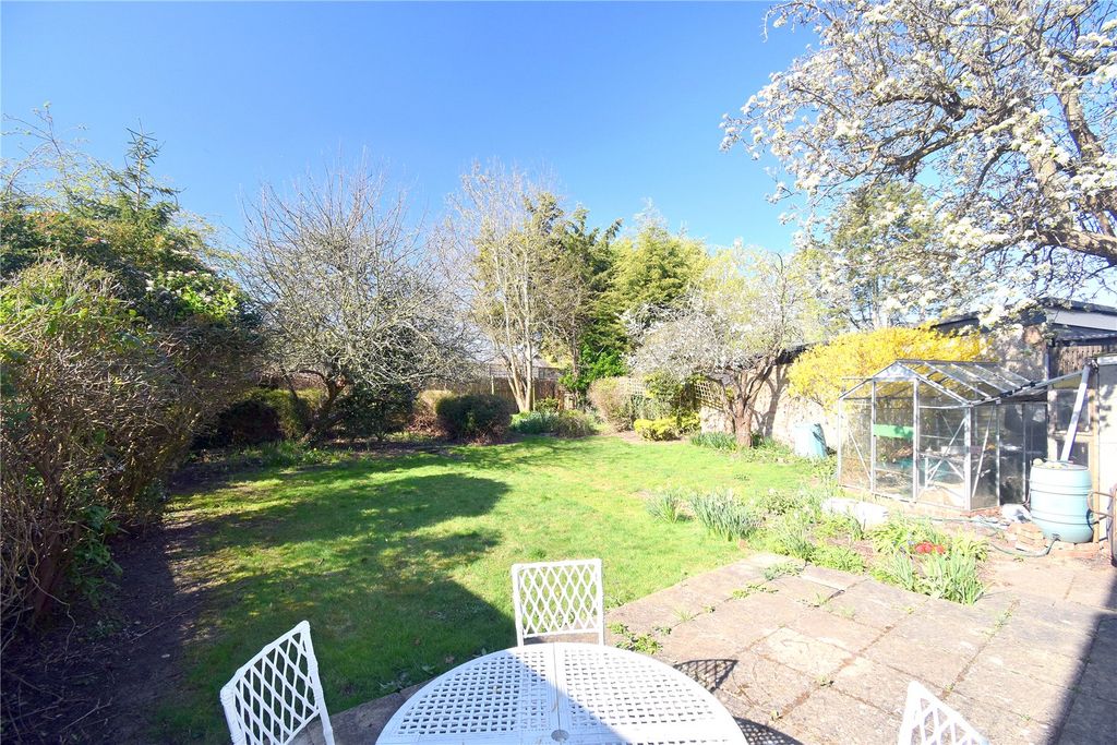 Property photo 2 of 11 Garden