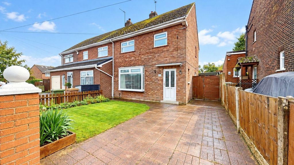Property photo 1 of 16 Holly Crescent Rear Garden