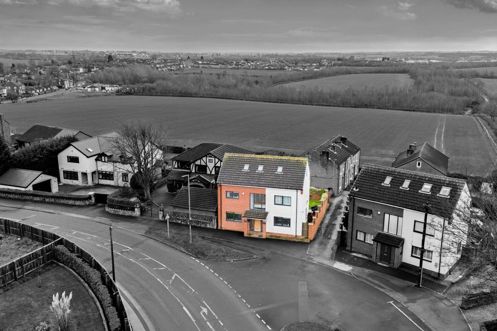 Property photo 3 of 27