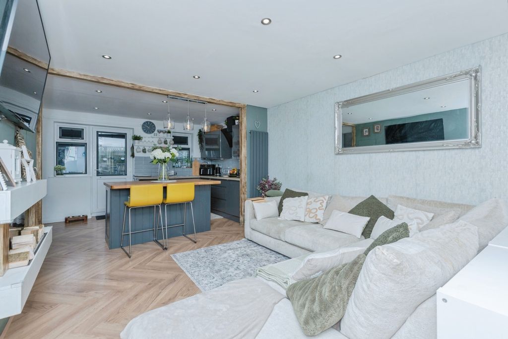 Property photo 3 of 15 Pbox-Img.Jpg