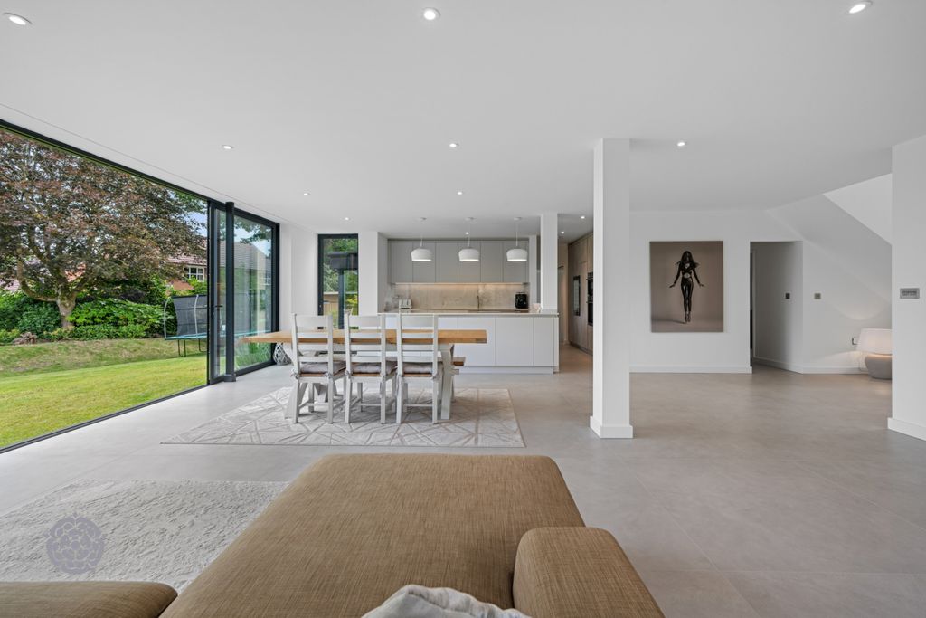 Property photo 2 of 53 Picture No. 22