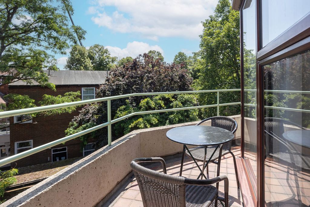 Property photo 2 of 11 Balcony