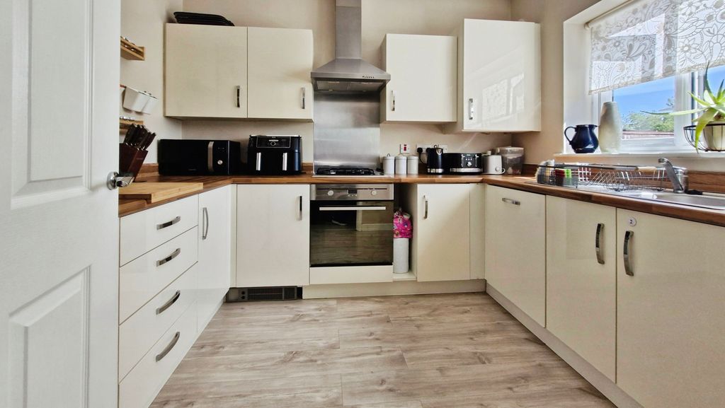 Property photo 2 of 22 Ed69A277-20260429_120059