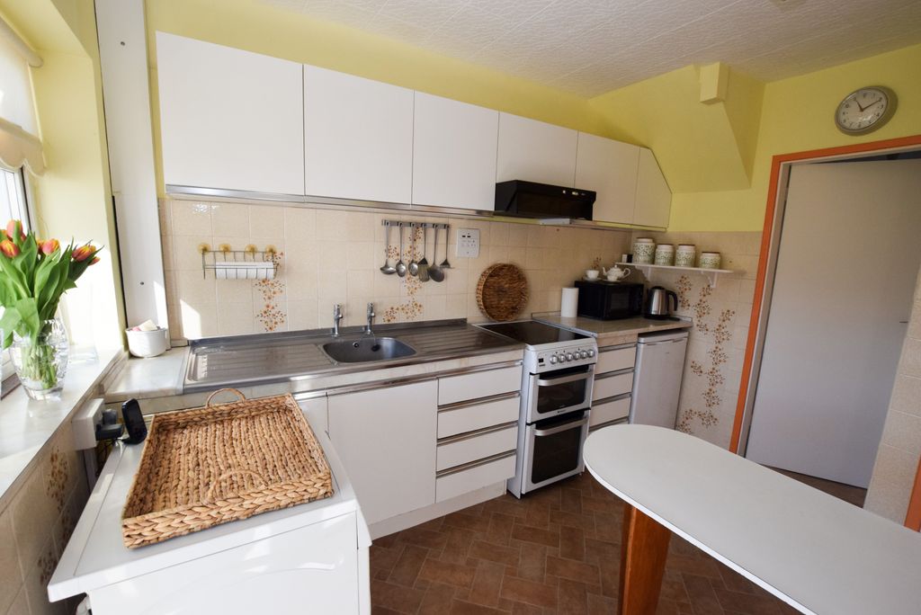 Property photo 3 of 21