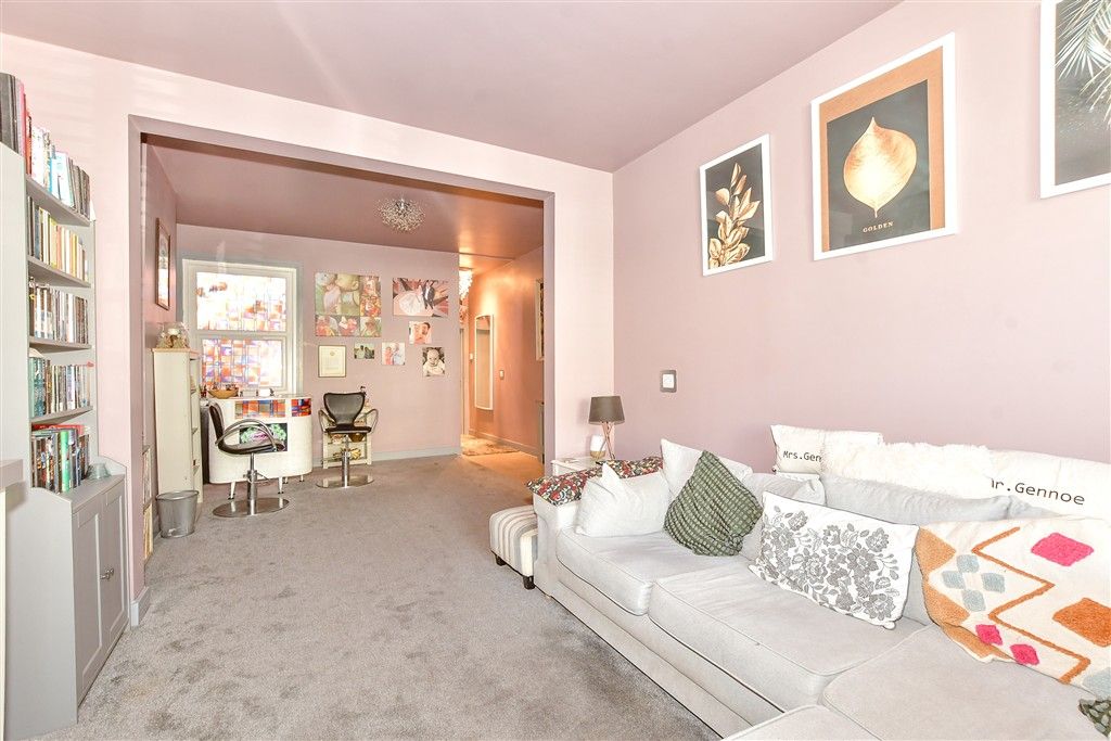 Property photo 3 of 12 Lounge