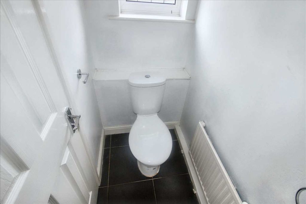 Property photo 2 of 21 Ground Floor WC