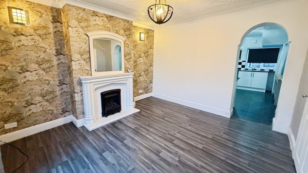 Property photo 3 of 12 Lounge