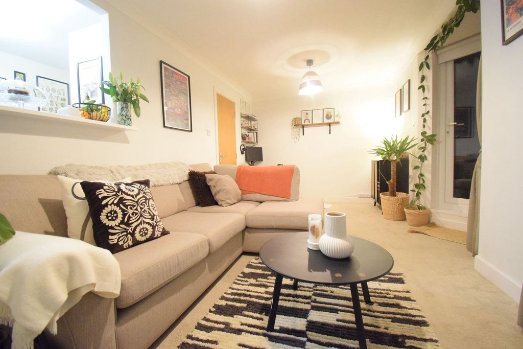 Property photo 3 of 9