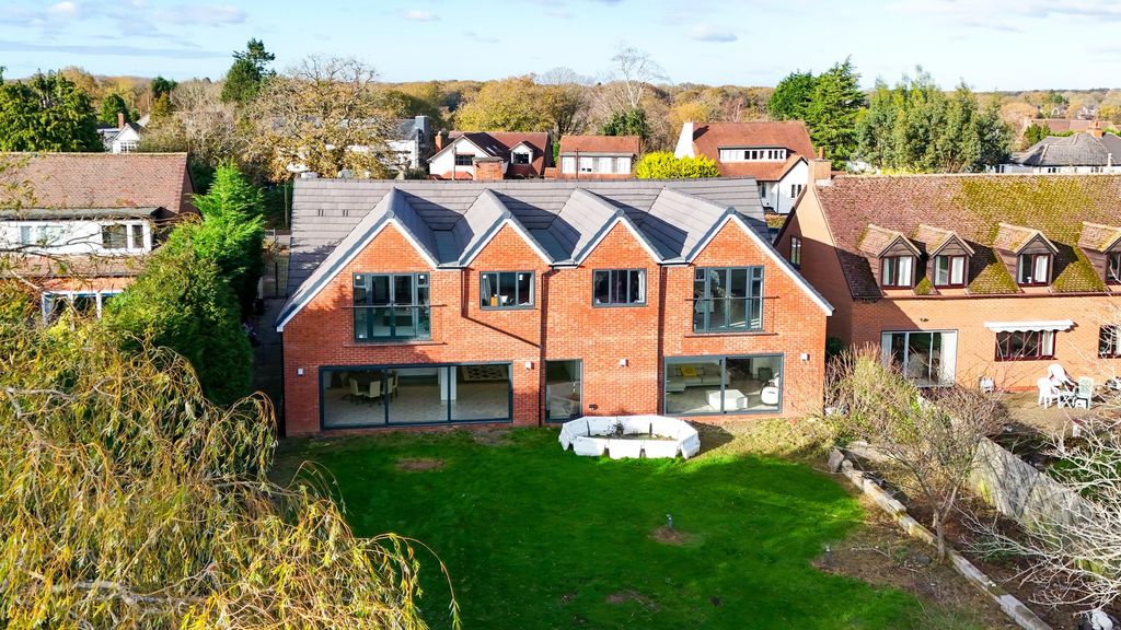 Property photo 2 of 27