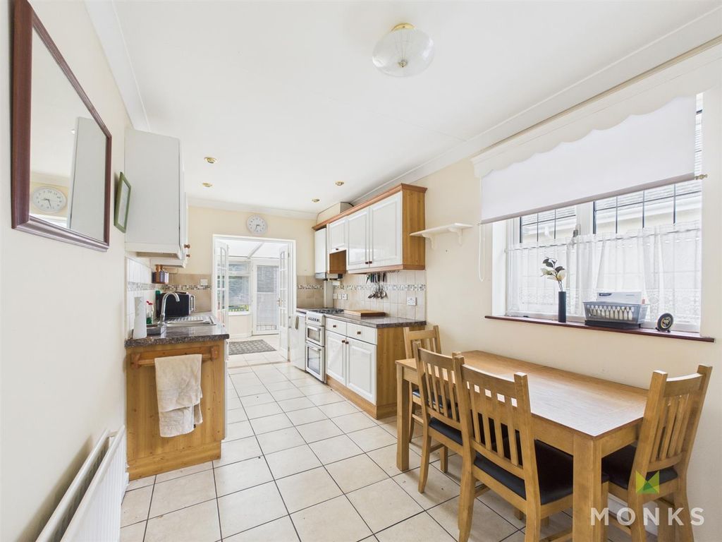 Property photo 3 of 14 Cam01348G0-Pr0759-Still006.Jpg