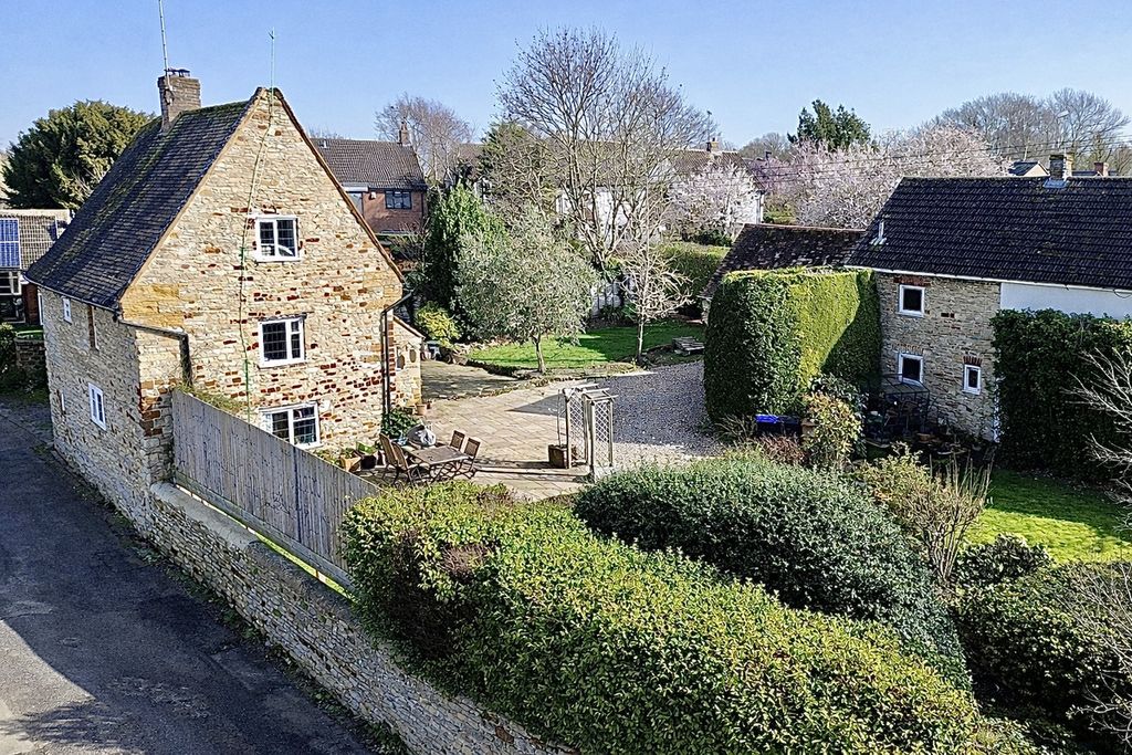 Property photo 2 of 26